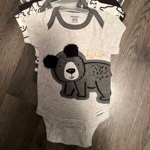 5 pack onesies- Gerber size newborn